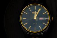 Wristwatch with 15 Second Hands�